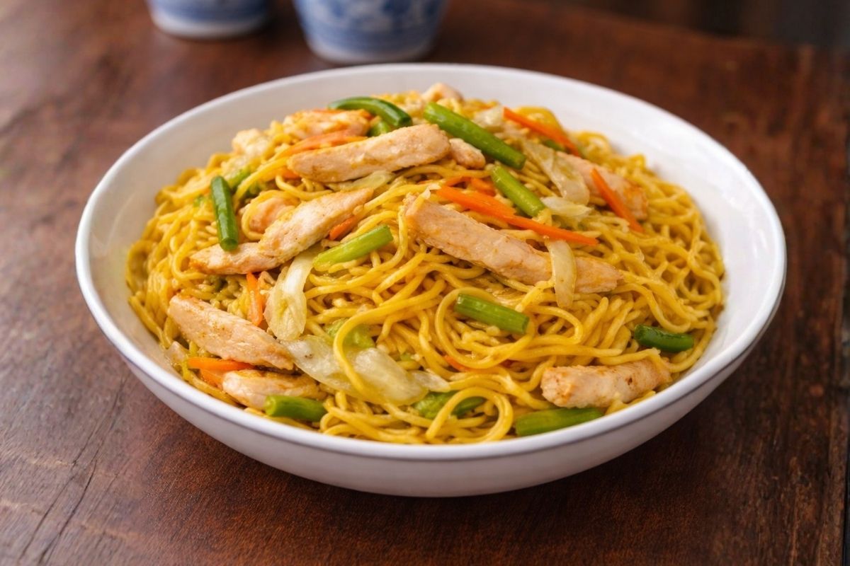 Chow Mein con Pollo